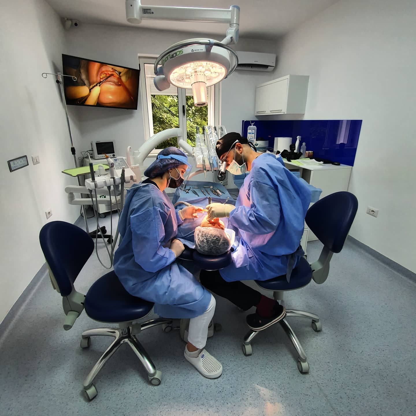 Unident Clinic - Dental Implants